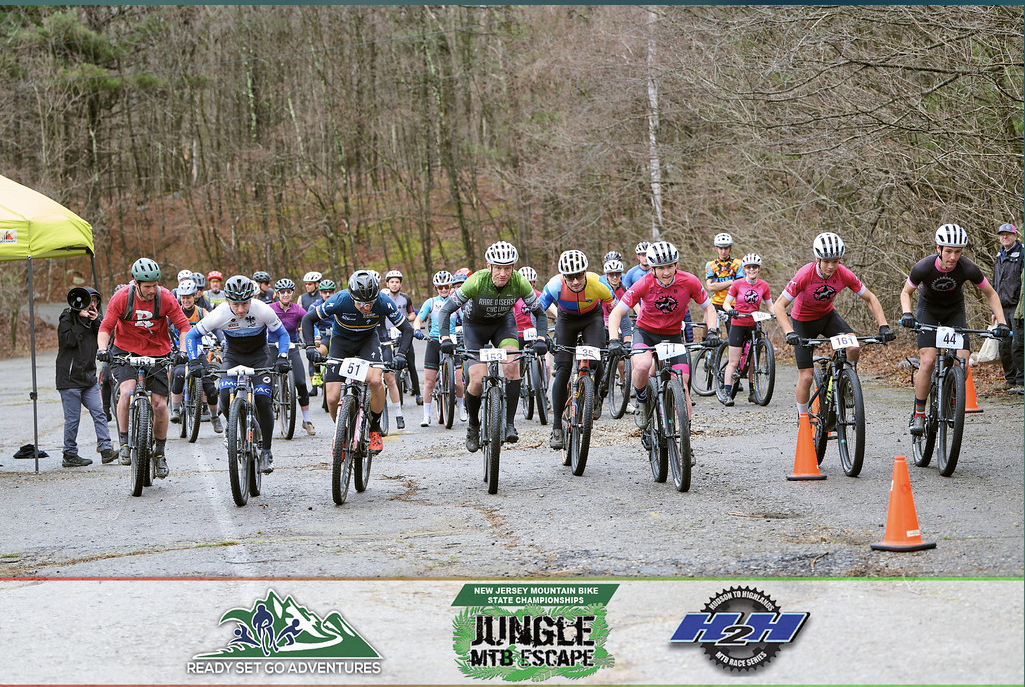Mass start of the Jungle MTB Escape at Jungle Habitat